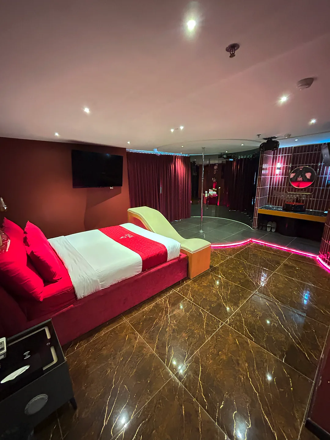 Pole Dance Room tại Dazi Signature Ben Thanh