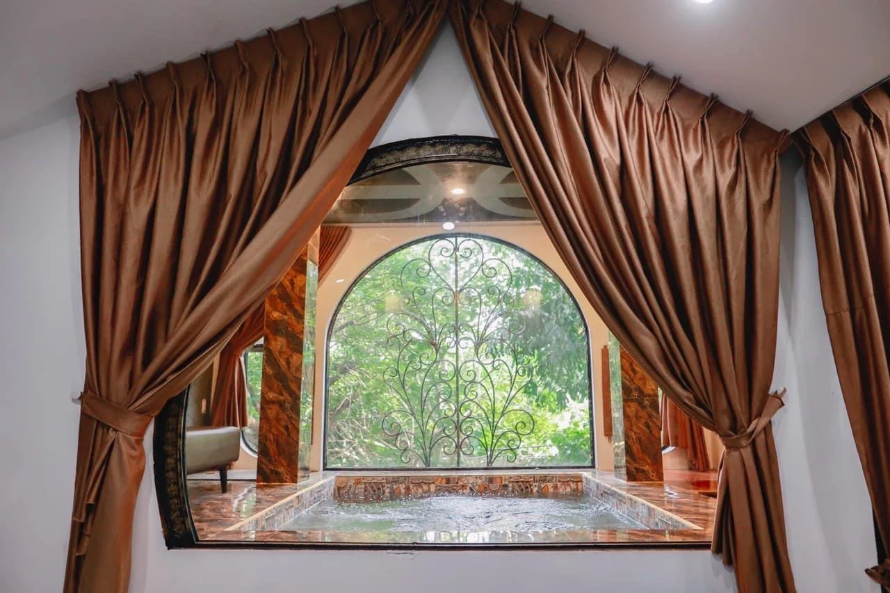 Bathtub at Dazi Retreat Hue